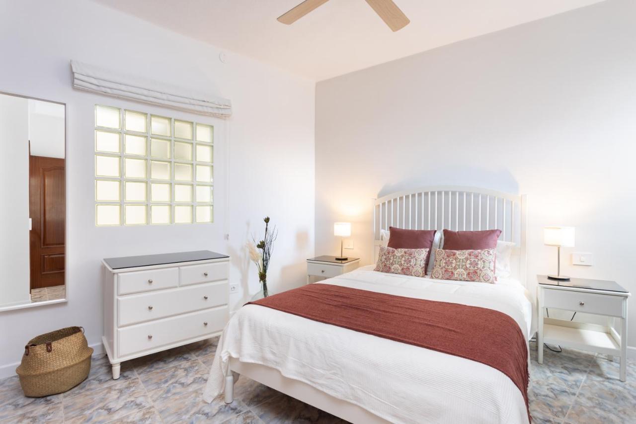 Holiday home Home2book Stunning Beachfront House With Sea Views