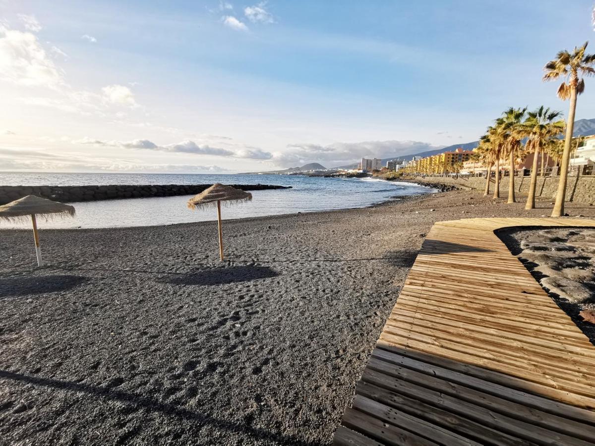 Home2book Stunning Beachfront House With Sea Views Hébergement de vacances *