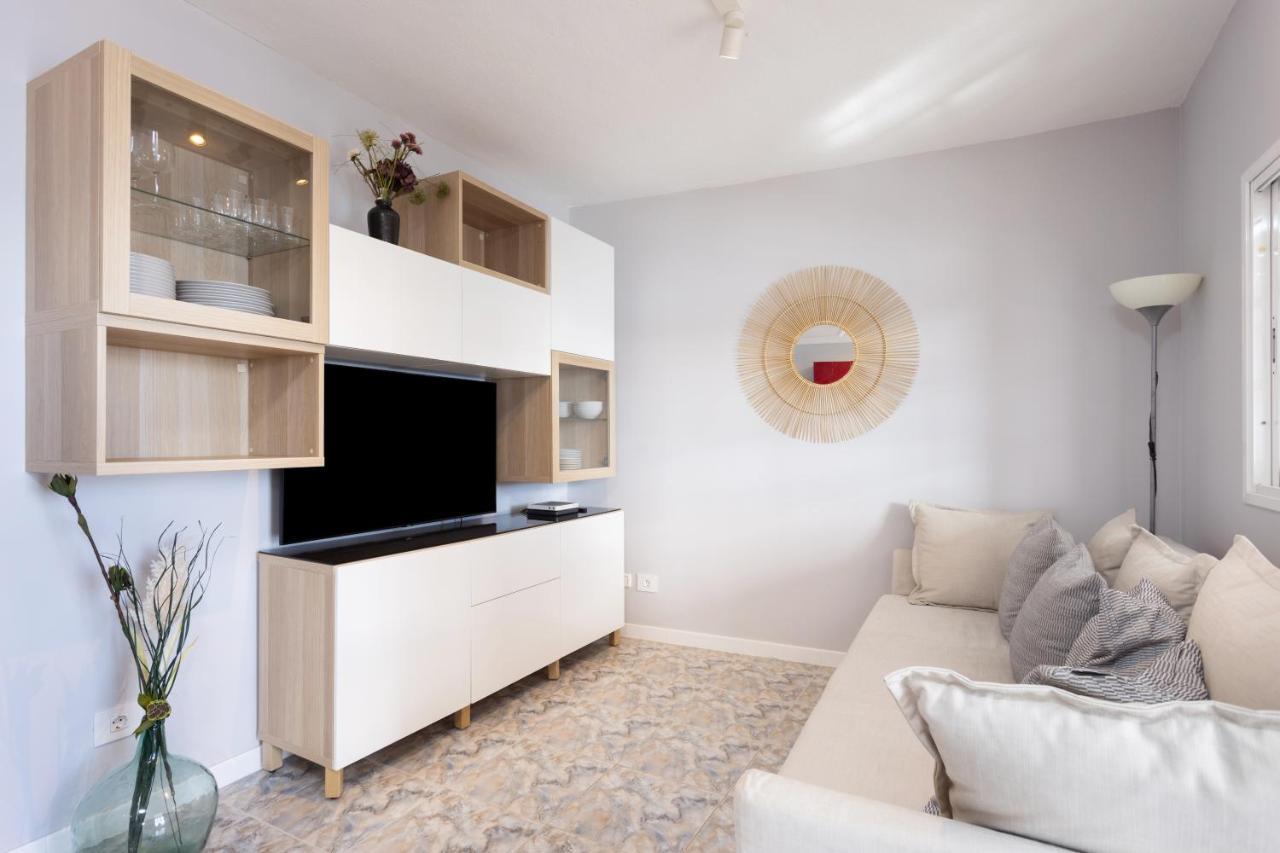 Home2book Stunning Beachfront House With Sea Views Hébergement de vacances *