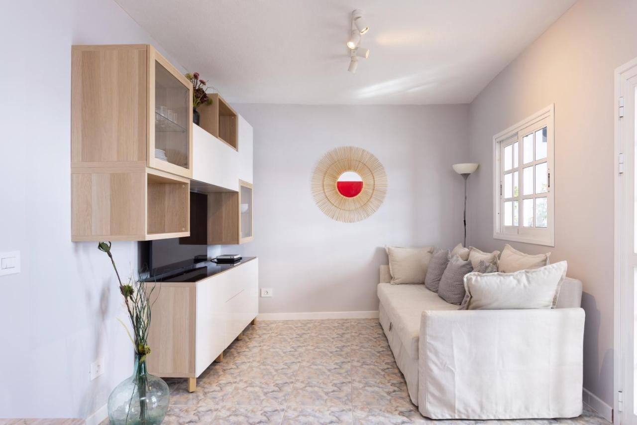 Hébergement de vacances Home2book Stunning Beachfront House With Sea Views