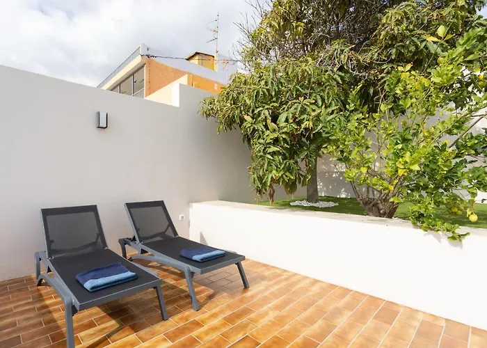 Home2Book Stunning Beachfront House With Sea Views