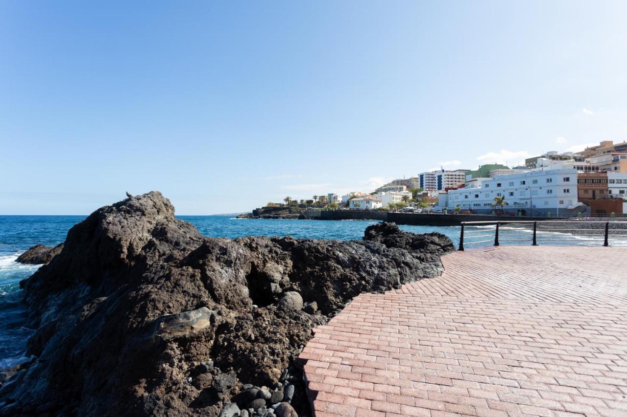 Home2book Stunning Beachfront House With Sea Views