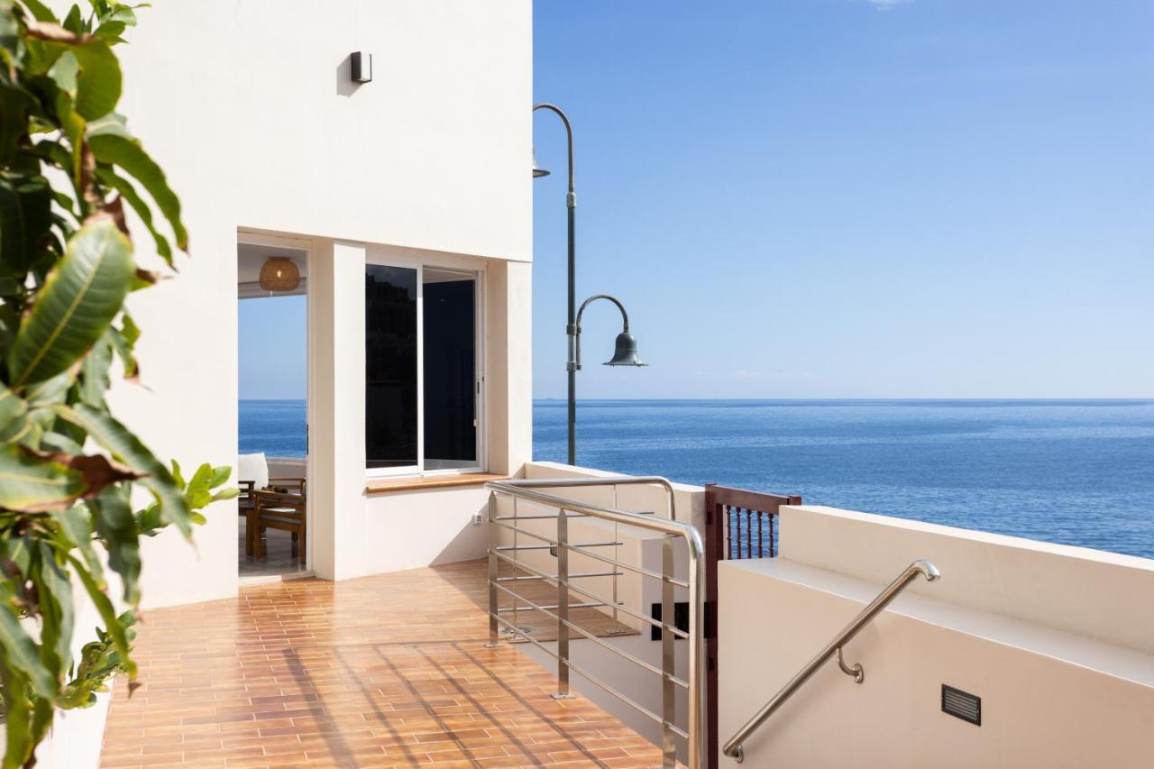Home2book Stunning Beachfront House With Sea Views Casa de Férias *