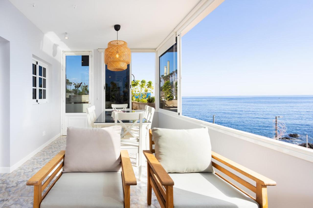Home2book Stunning Beachfront House With Sea Views *